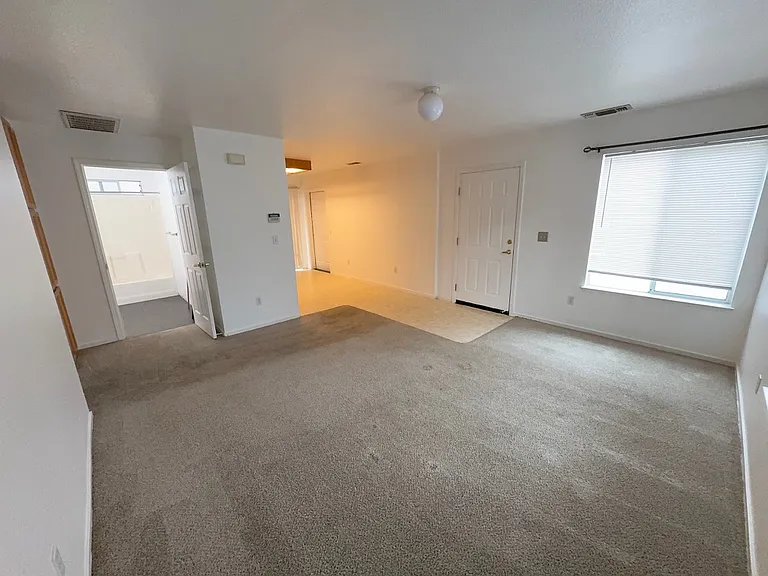615 Andrew St — Photo 4