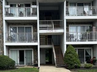 28 Holly Ct, Hamilton, NJ 08619