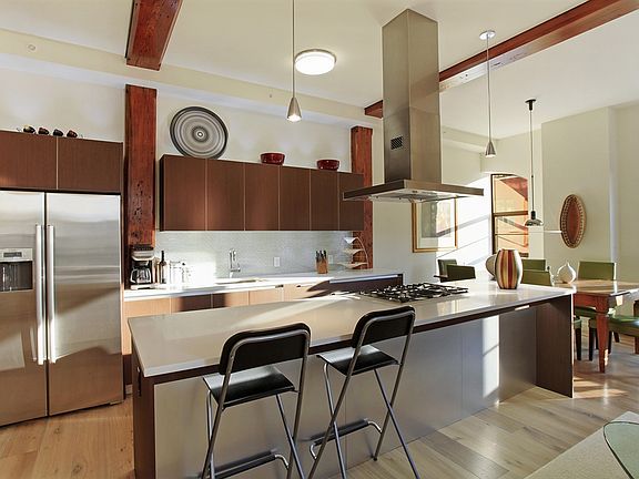 3rd image of 20 Henry St #4C