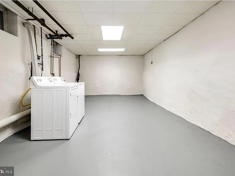 1513 E Moyamensing Ave — Photo 24