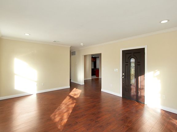 4th image of 8136 Louise Ave