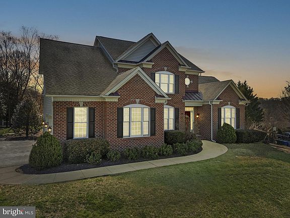 3rd image of 2019 Twin Lakes Dr