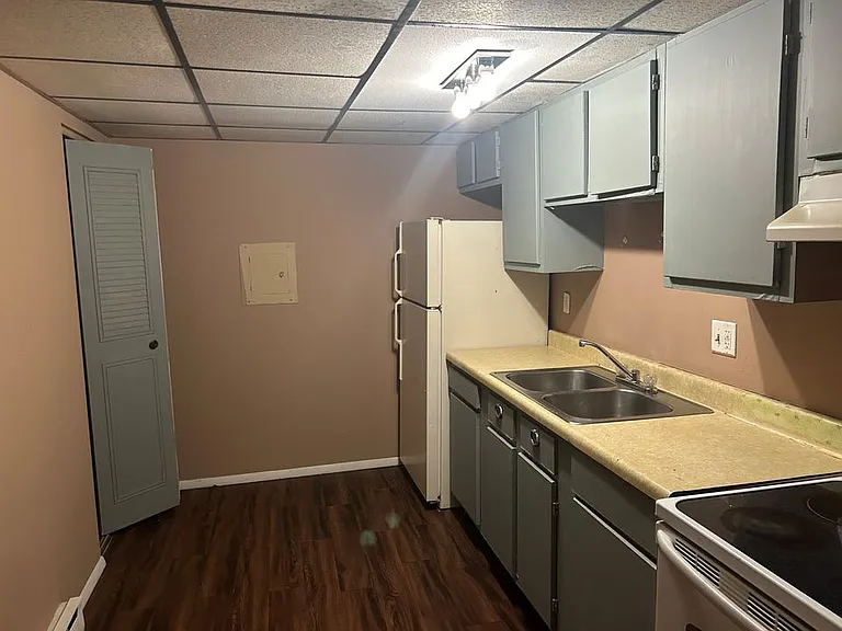 547 Ashland Ave — Photo 9