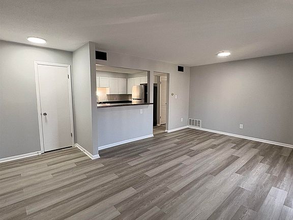 3rd image of 710 Geisinger Rd APT 7
