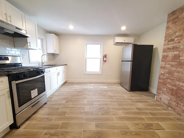 158 Summit Ave #2R — Photo 1
