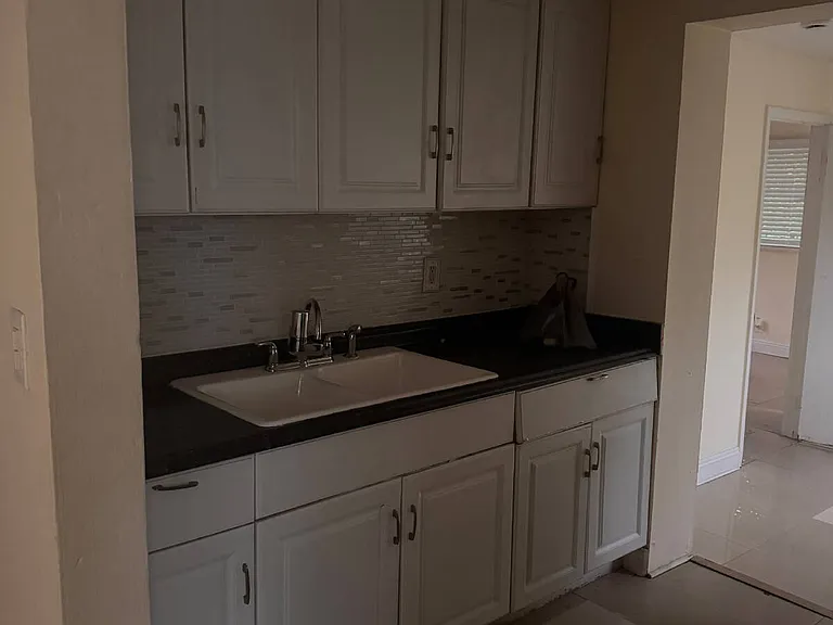 520 NE 45th St — Photo 7