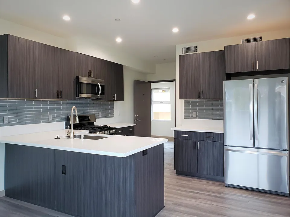 318 N Wilton Pl #3