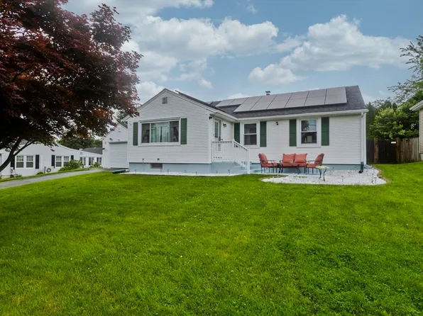 83 Chalmers St, Springfield, MA 01118