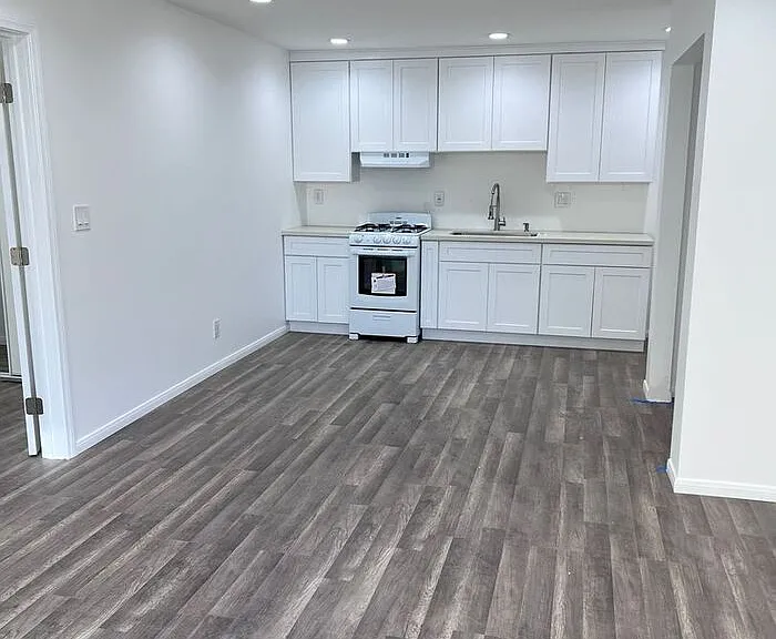 2458 Chestnut Ave #1 — Photo 2