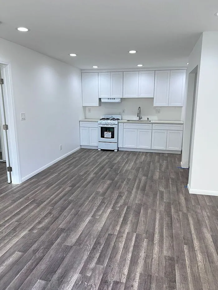 Building Photo - 2458 Chestnut Ave #1