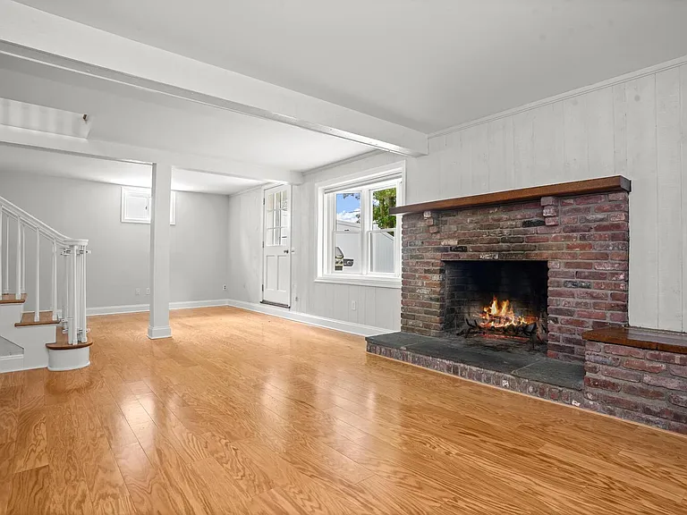 18 Cary Rd — Photo 4