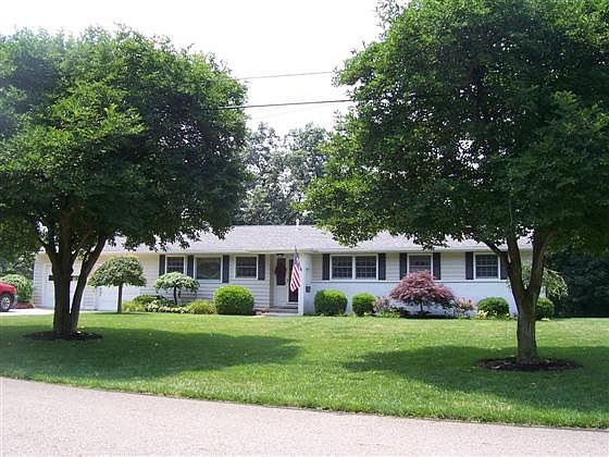 1st image of 390 Lynwood Ln