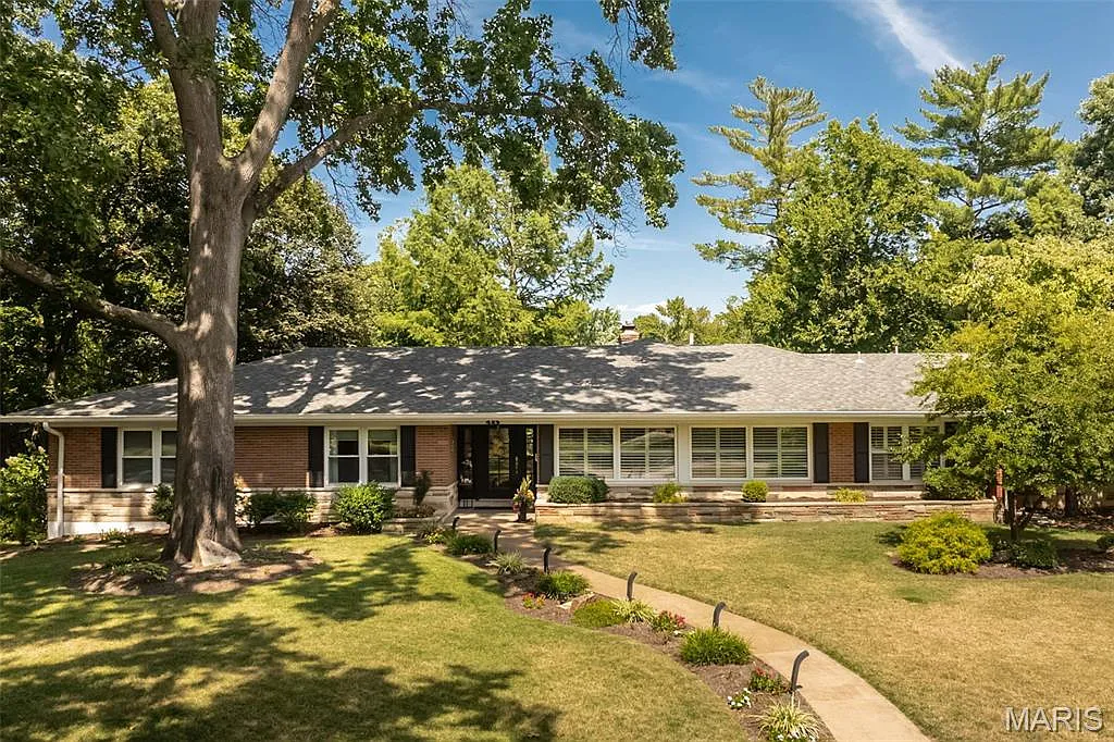 425 Gabriel Dr photo 1