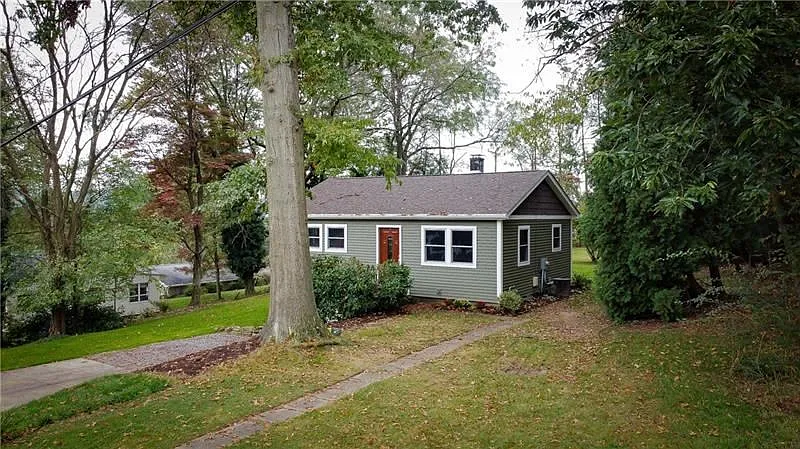 2506 Hampton Ave photo 1