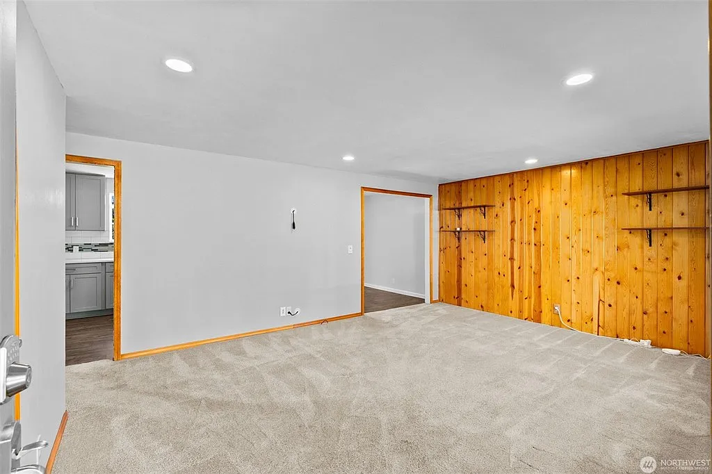 3 bed, 1056 sqft, $2,950 — Photo 4