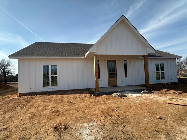 518 Strong St, Bowie, TX 76023