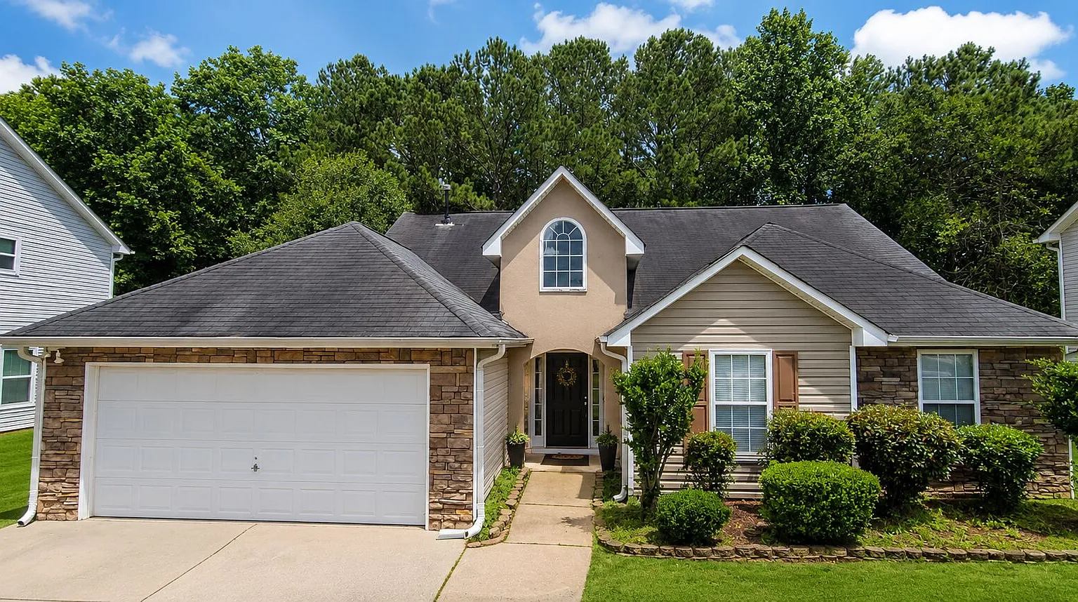 3 bed, 2.0 bath, 1725 sqft, $1,900 — Photo 1