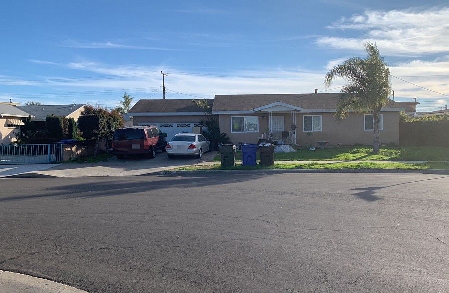 1st image of 822 W 212th St