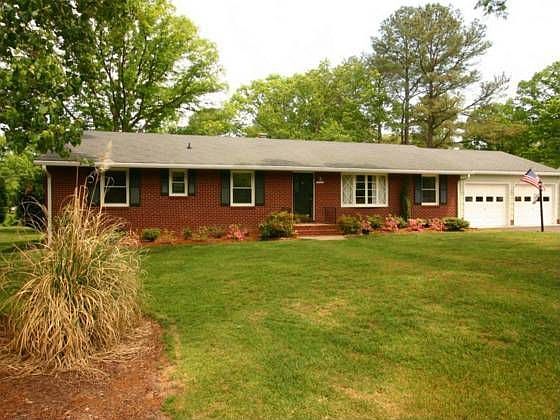 1st image of 305 Ravenscroft Dr