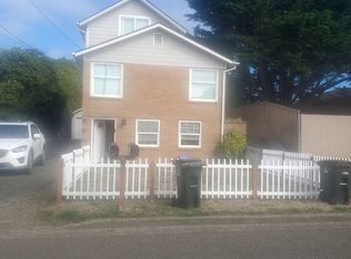 1679 Monroe St #B, North Bend, OR 97459