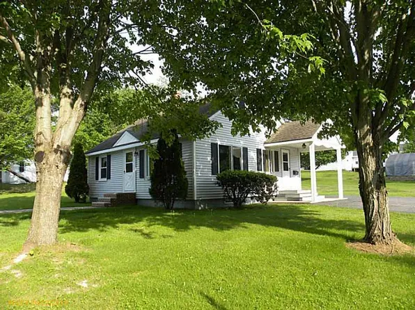 41 Thomas St, Madison, ME 04950