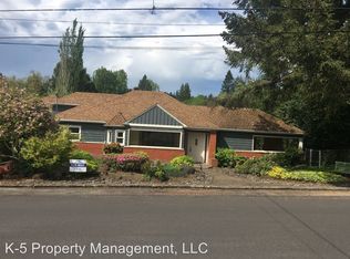 8225 SW Fairway Dr, Portland, OR 97225