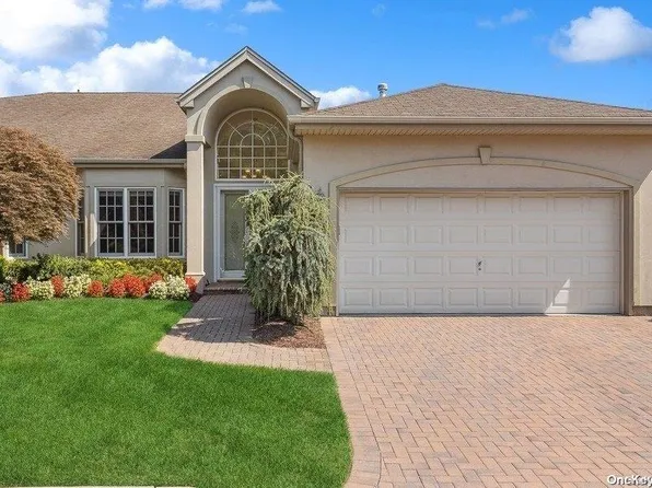 288 Madeira Boulevard #288, Melville, NY 11747