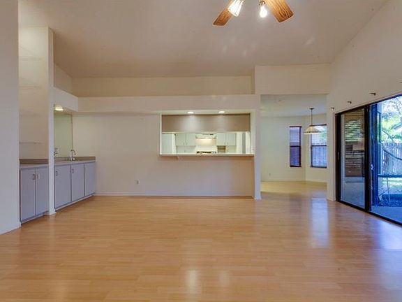 5th image of 537 Moreno Cir NE
