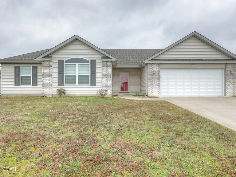 1233 Montana Pl — Photo 1