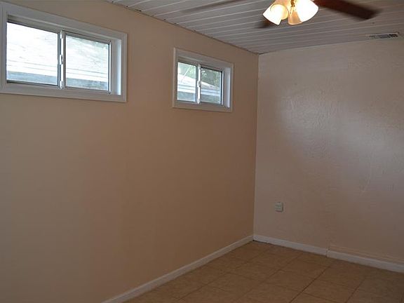 4th image of 3019 Center Ave
