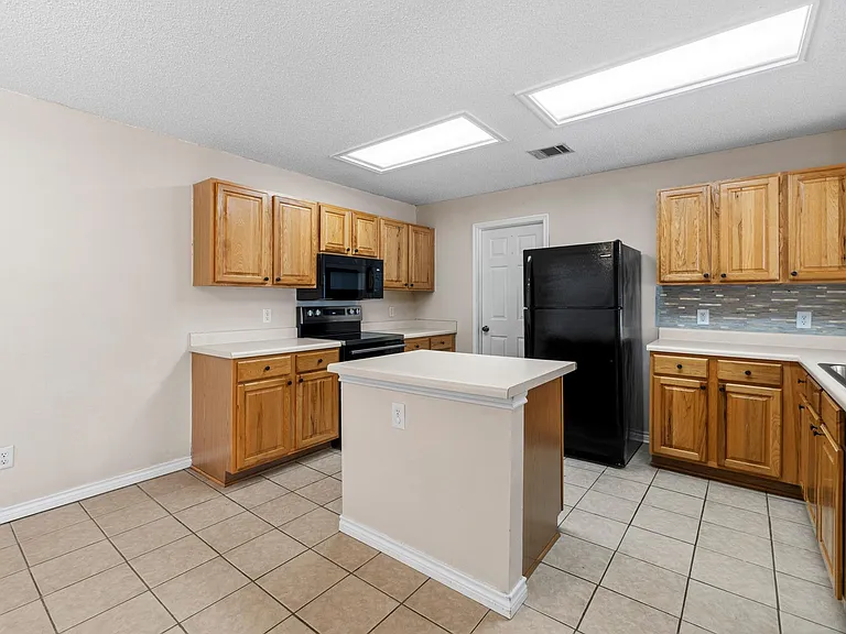1704 Matagorda Dr — Photo 9