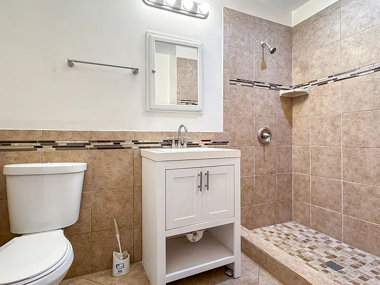 2728 E Virginia Beach Blvd — Photo 15