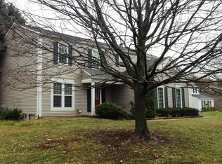 1550 W Horseshoe Bend Dr, Rochester Hills, MI 48306