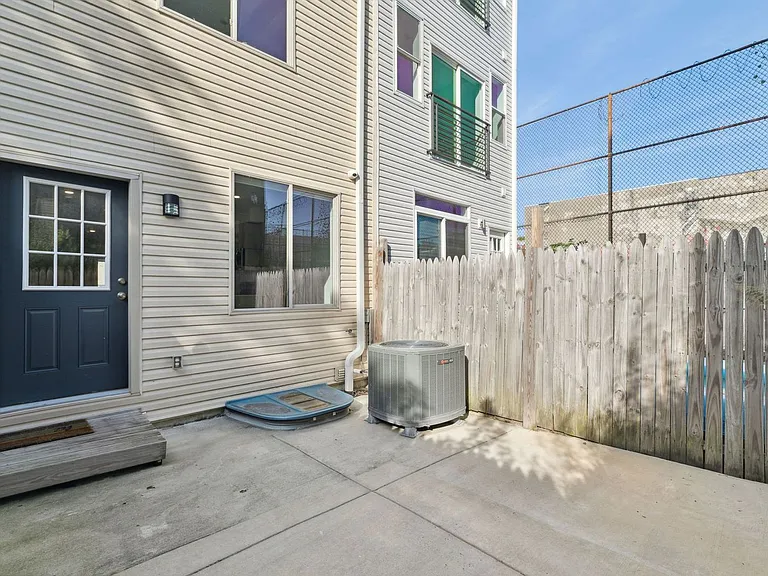 1845 E Huntingdon St — Photo 118