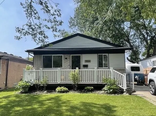 19526 Broadacres St, Clinton Township, MI 48035