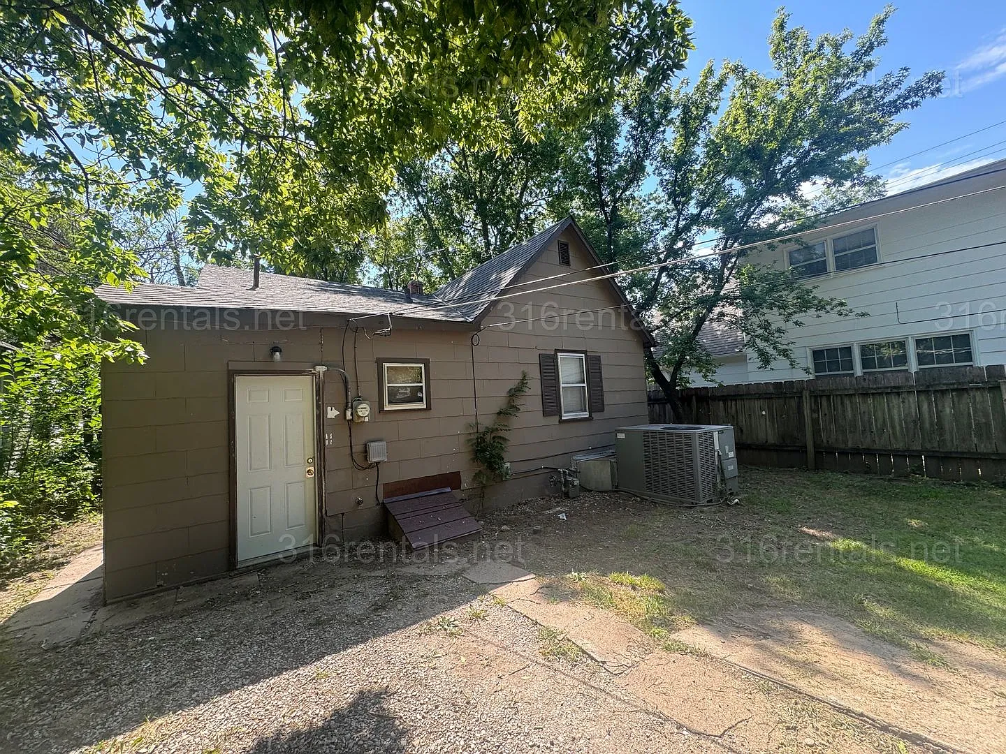 $850 - 2 bed 1 bath - Single Family Home — Photo 1