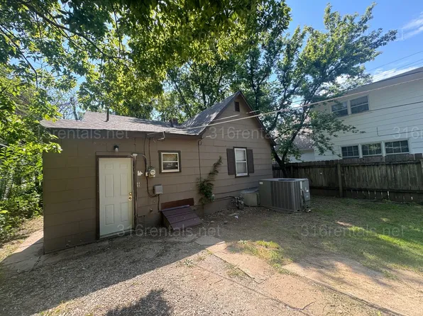 421 Old Main St, Newton, KS 67114