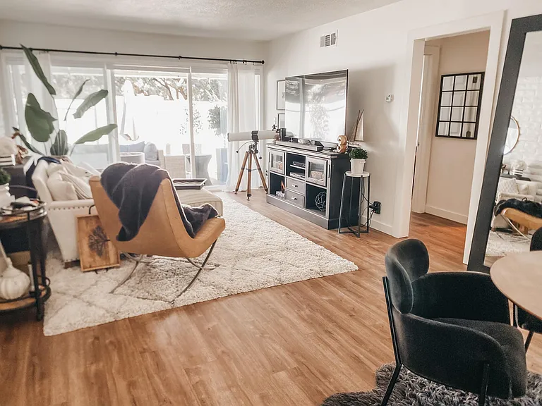 1622 La Flora Dr — Photo 2