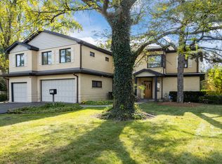 1553 Hawthorne Ln, Glenview, IL