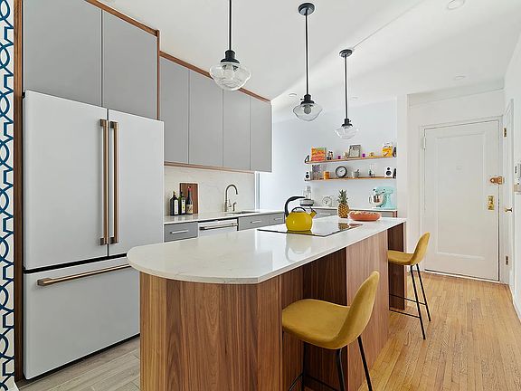 3rd image of 20 Clinton St APT 2A