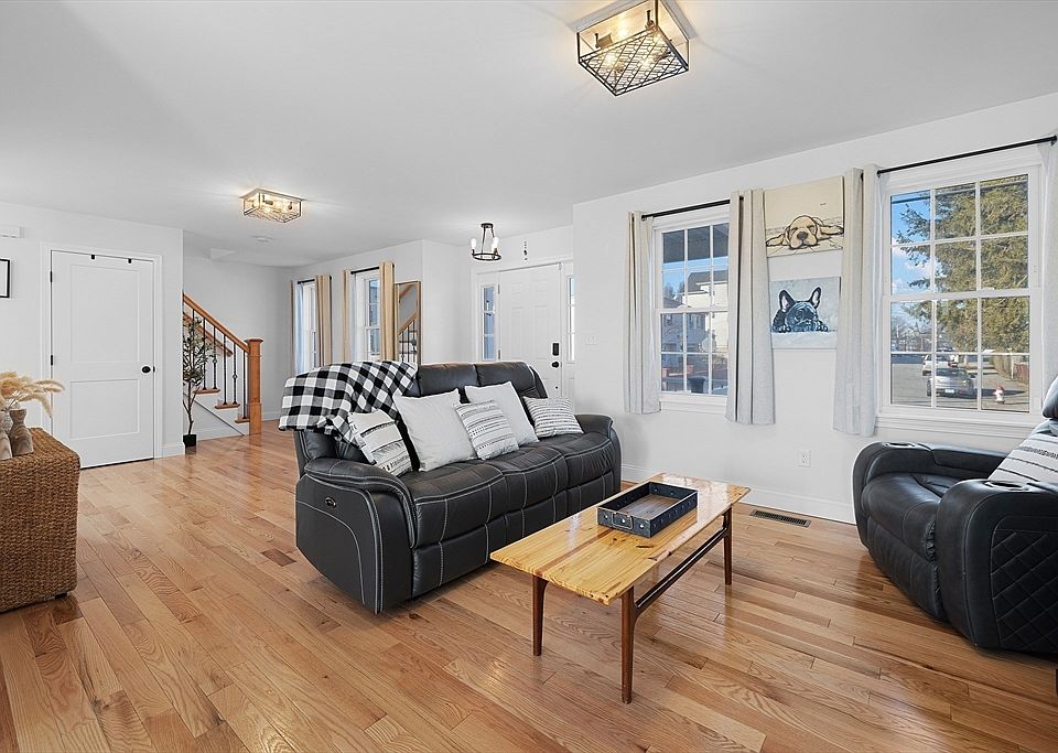 909 Dwelly St, Fall River, MA 02724 Zillow
