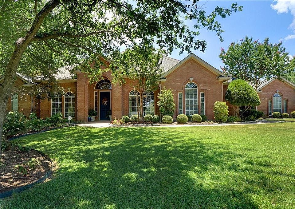 1st image of 304 Woodland Trl