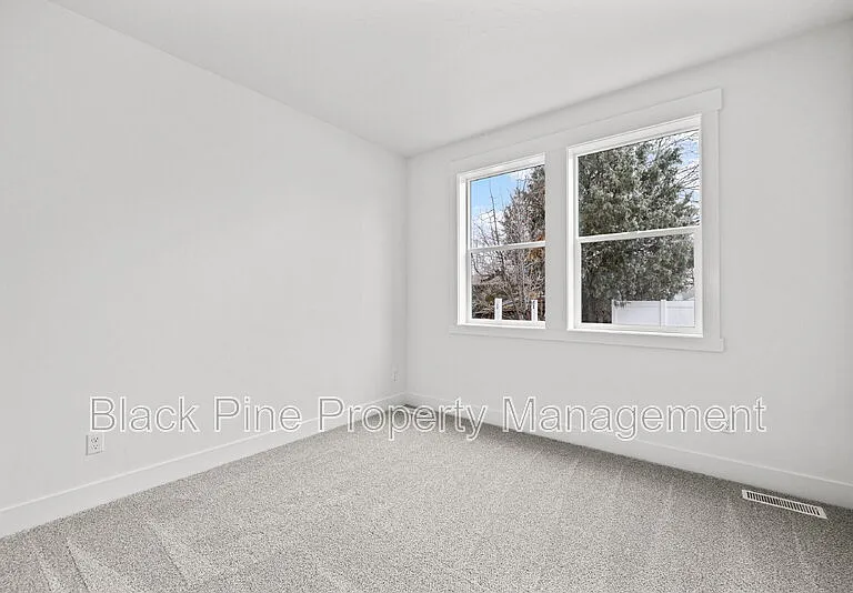 4642 N Maple Grove Rd — Photo 28