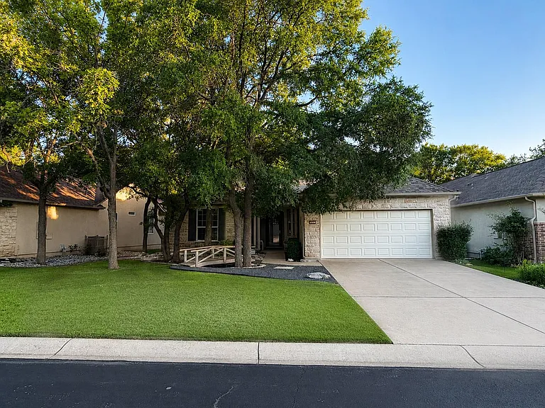 103 Harness Ln — Photo 1