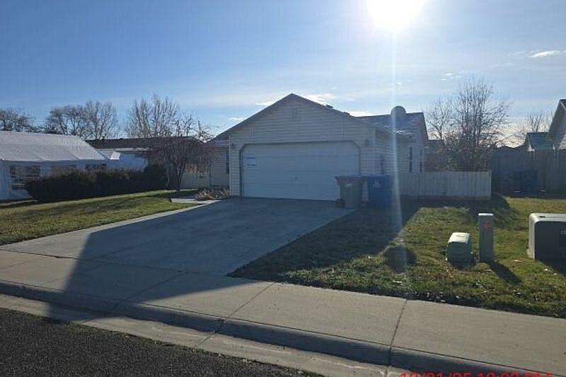 2nd image of 4002 Clayton St