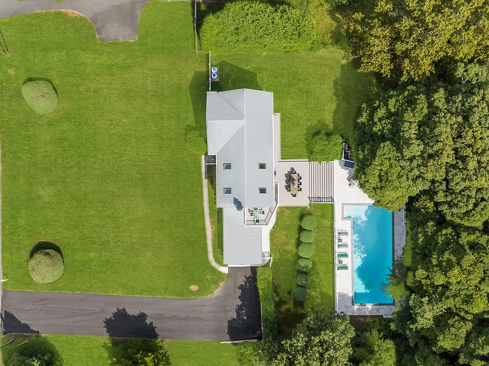 20 Underhill Dr