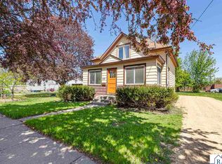 272 W Tyrone St, Le Center, MN 56057