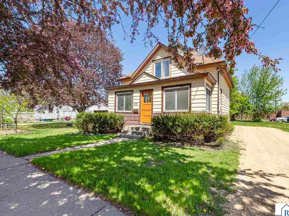 272 W Tyrone St, Le Center, MN 56057