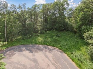 6128 Blackberry Trl, Inver Grove Heights, MN 55076