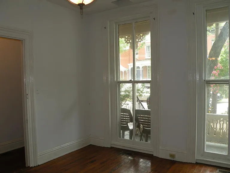 105 S Pine St — Photo 4